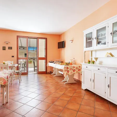 לינה וארוחת בוקר Contemoro 3*