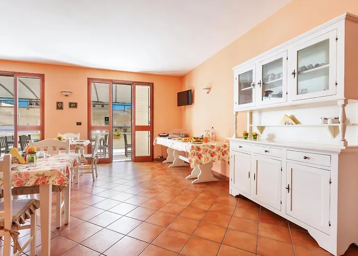 לינה וארוחת בוקר Contemoro 3*